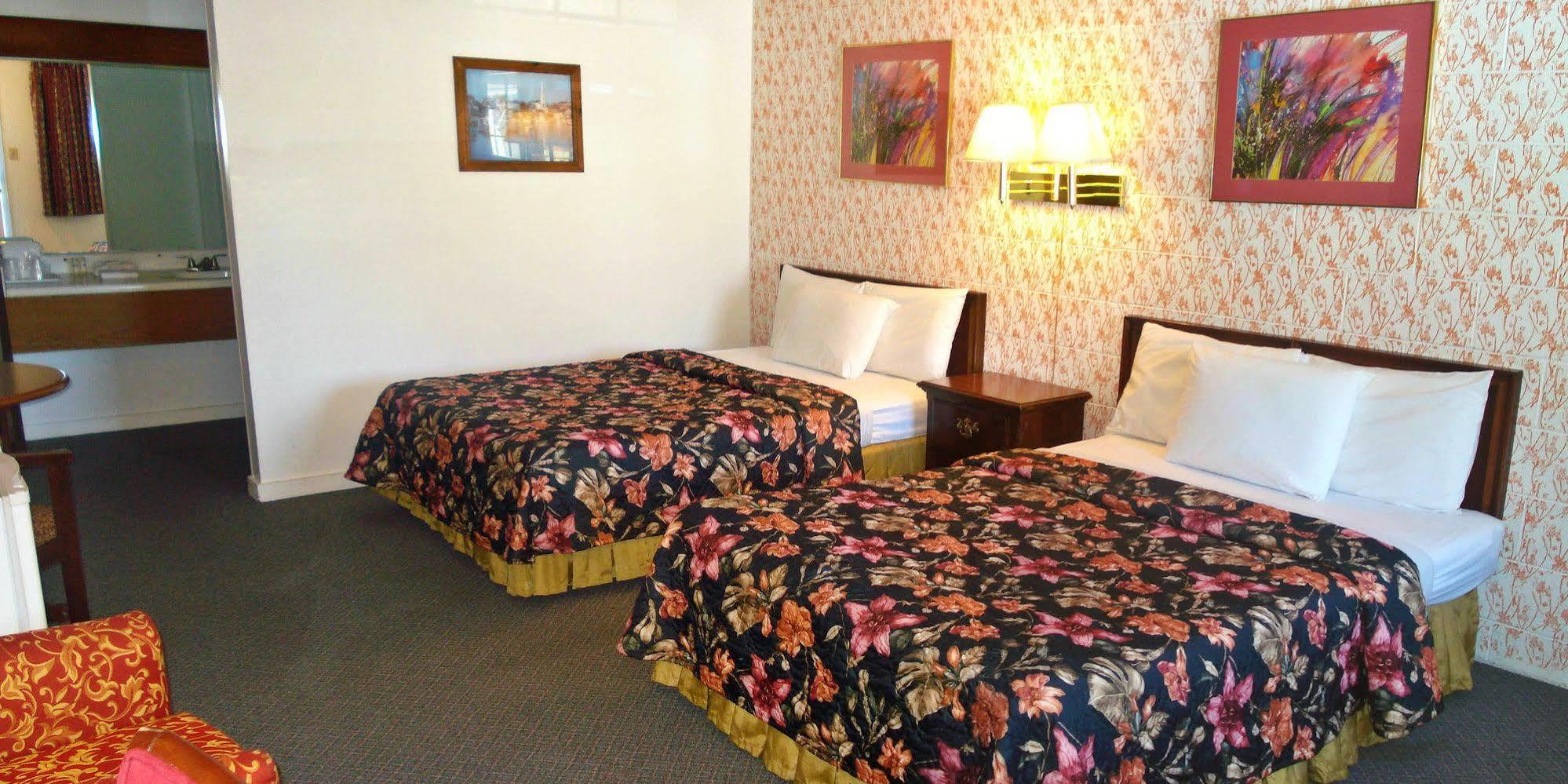 West Dennis Guestlodge المظهر الخارجي الصورة